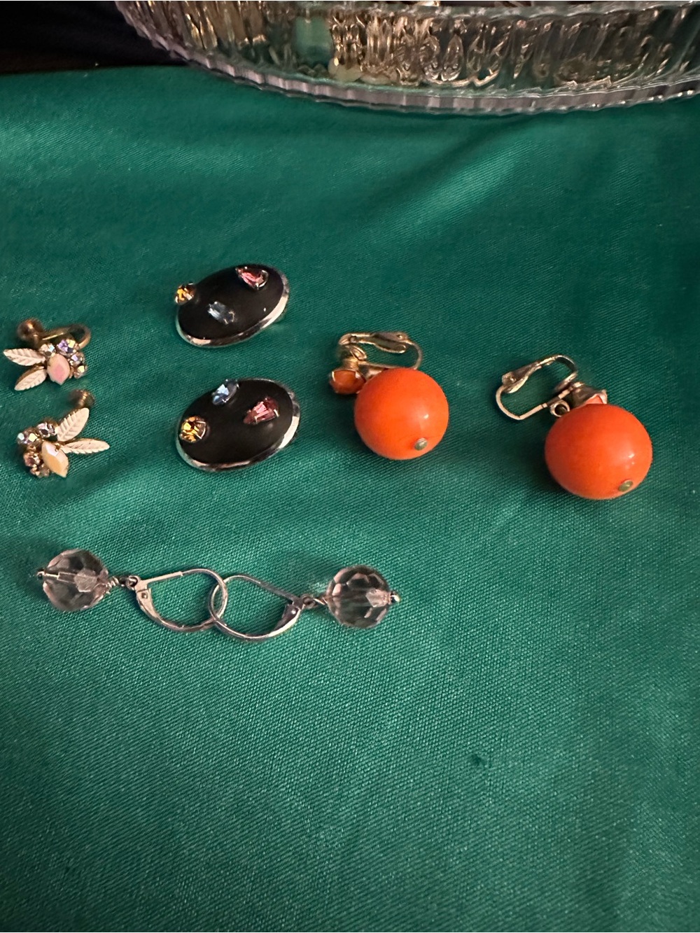 3 sets of clip on earrings and 1 screw back - Unbranded